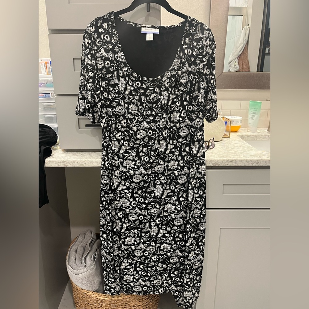 Motherhood Maternity Nursing Dress, size Medium